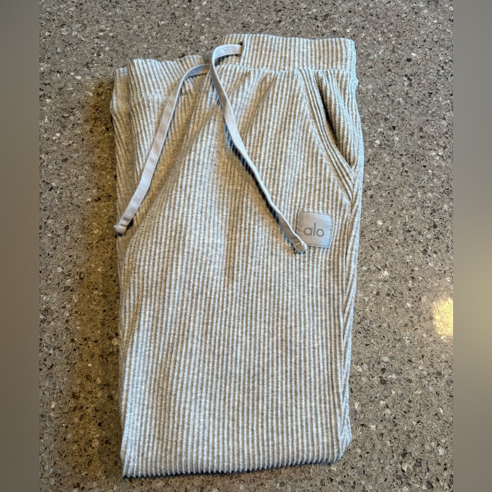 Alo | Muse Sweatpant XS - Picture 2 of 10